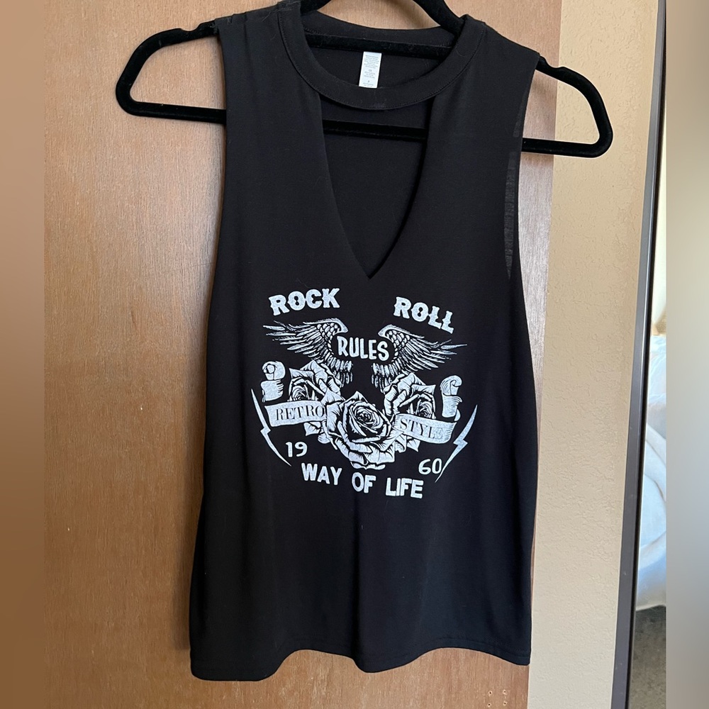 VICI Key Hole Muscle Tank